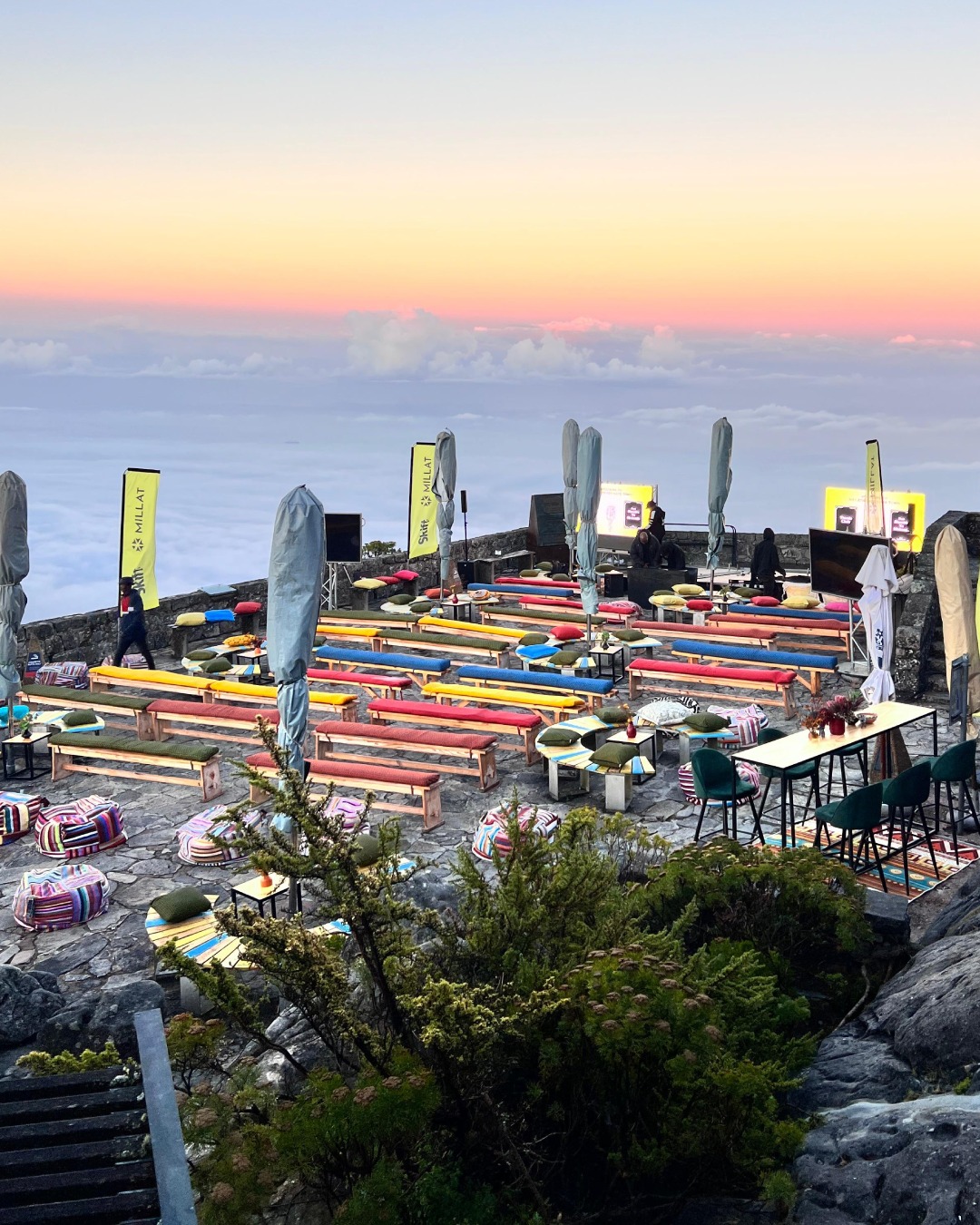 Event Budgeting 101 3 If you’re wondering how we got a whole lounge suite up a mountain… let’s just say our sofas are now certified mountain climbers. 🧗♂️ Worth every step to be part of such a stunning setup at the summit.
What scene would be a better?
#TableMountain #EventStyling #CapeTownEvents #FurnitureHire #ViewsForDays #PeakVibes #EventDesign #MotherCity
