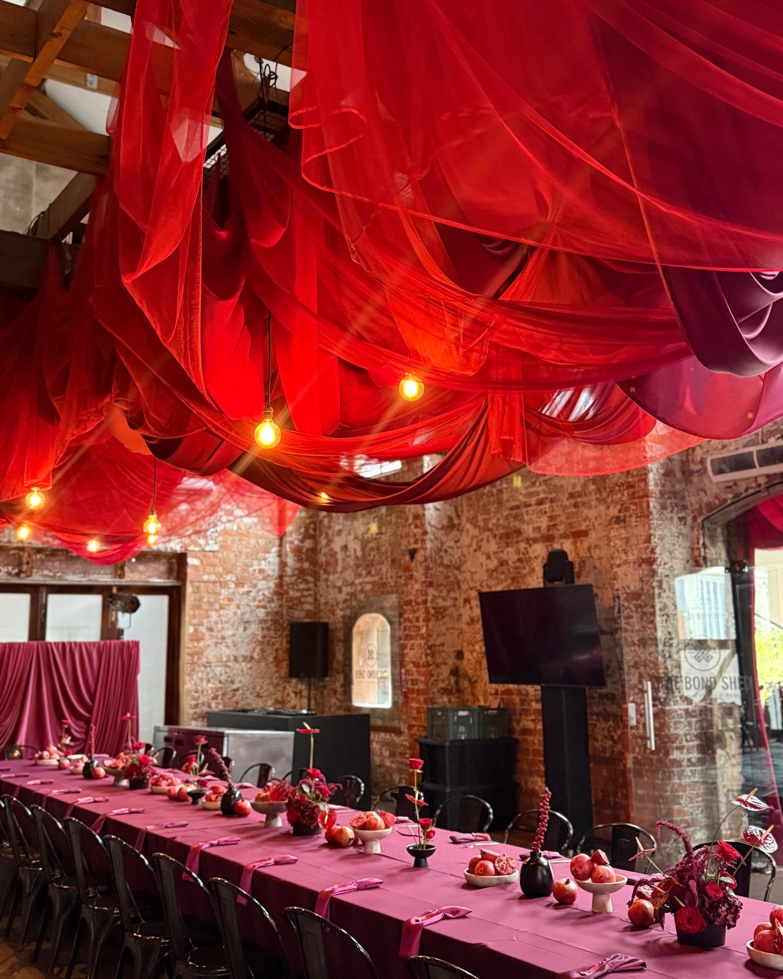 A rich, moody moment for the Schweppes Pomegranate Garden in Eden Brunch 🍷✨
Layers of plum, burgundy, and wine brought to life through textures, florals, and curated styling.
Event collaborators:
@paperrepublic
@shopbotanicus
#EventStyling #TablescapeDesign #LuxuryEvents #Schweppes #EventDesign #FloralDesign #DurbanEvents #Urbantonic #MoodyAesthetic #BrandExperience #StyledEvents #EventInspo