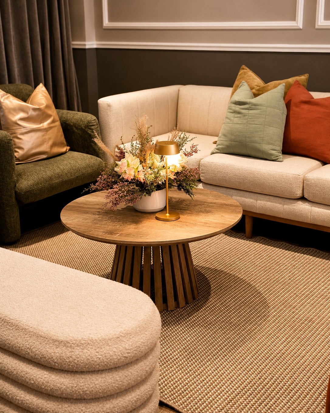 Thoughtfully styled. Effortlessly elegant. ✨
A warm, inviting setup for an evening at Premier Hotel Cape Town.
Styled by @@samleedreyer