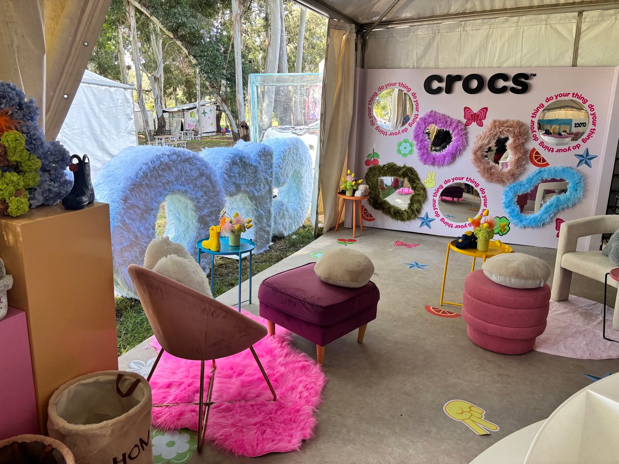 Magical Marble Festival fun with Crocs' new winter fur range! 🌈💗