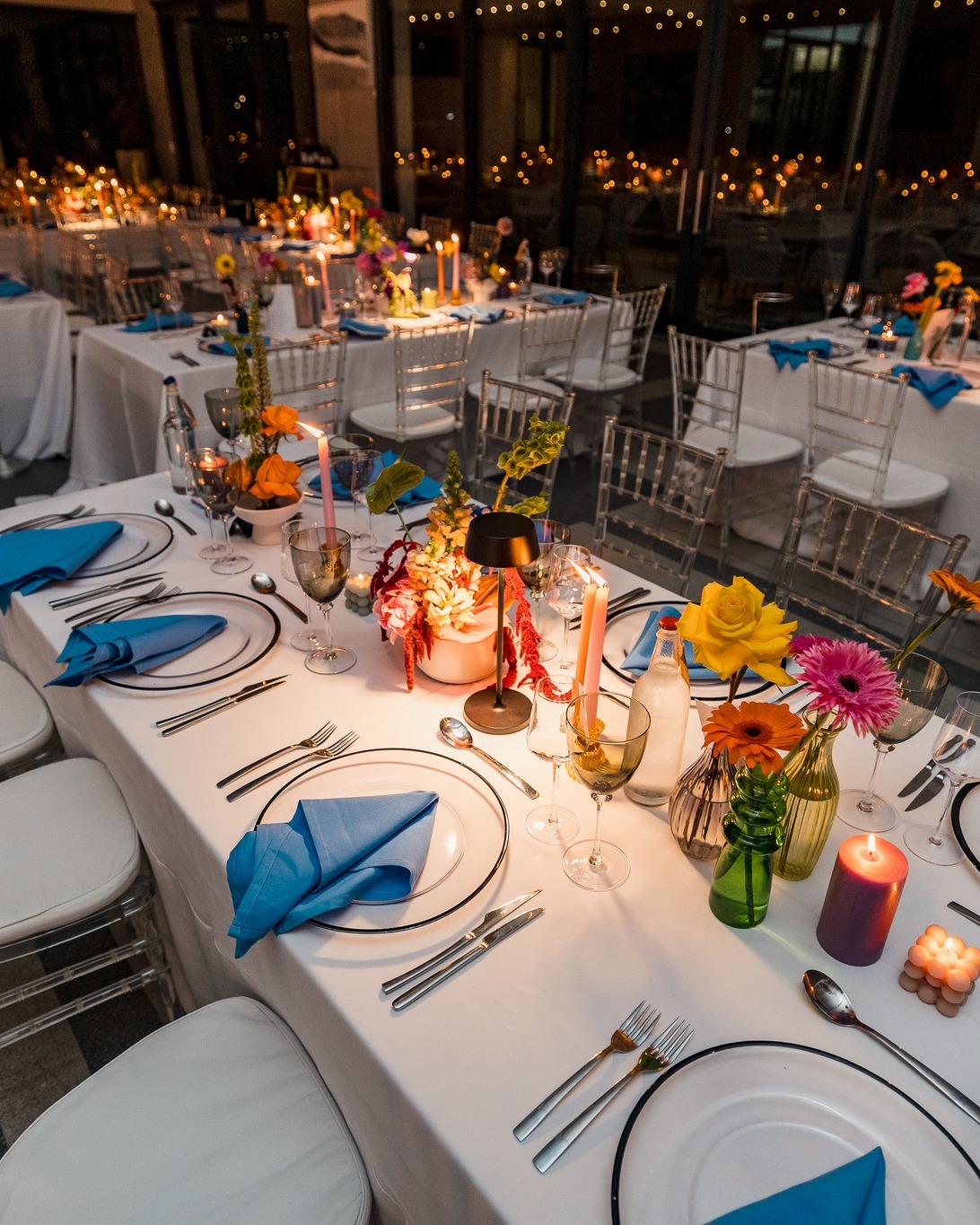 A seating plan that ignites the spark! 🕯️🌈
Styled and curated by the incredibly talented @zaancoetzee