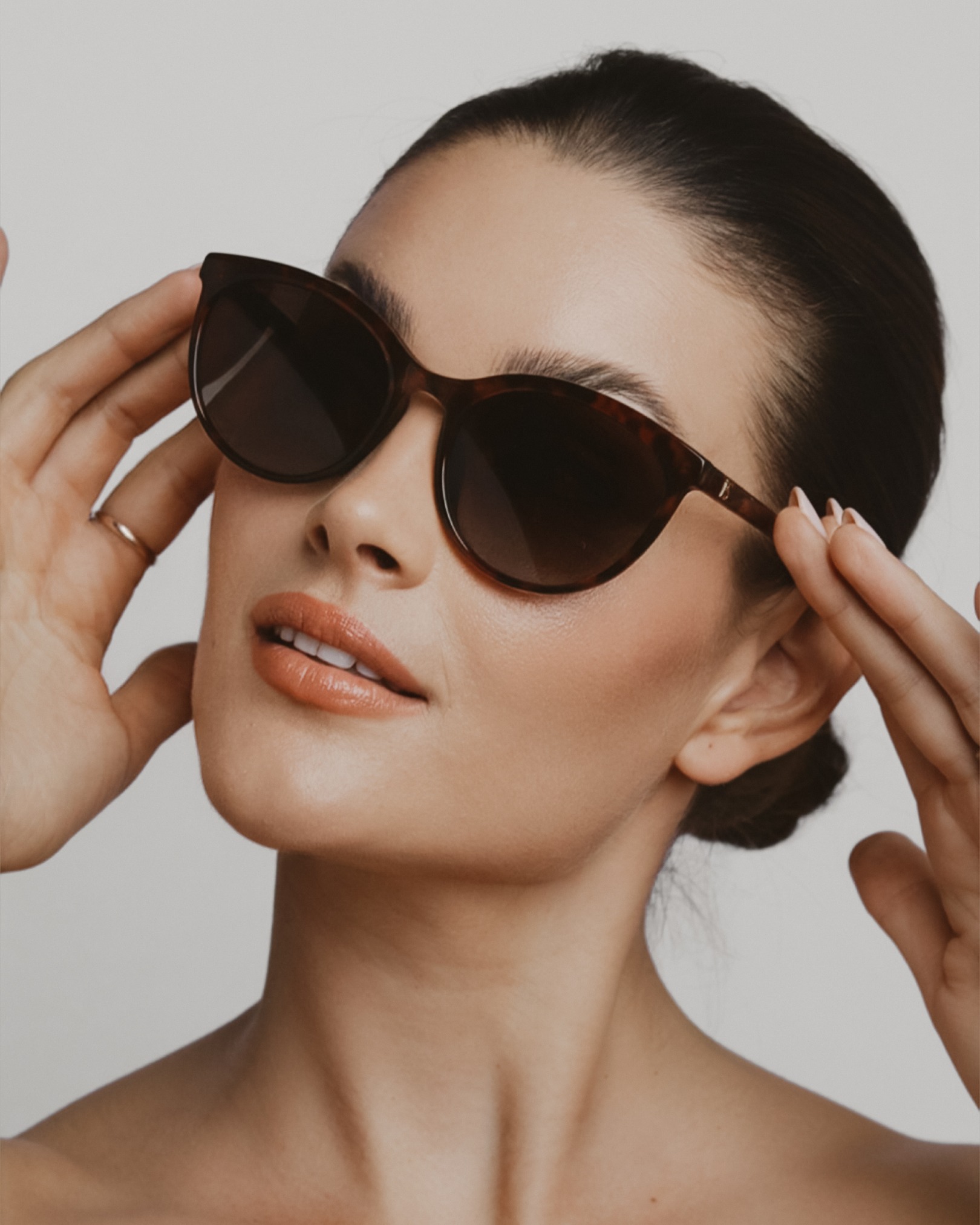The Go- To One from RS Sunglasses is our favourite, favourite! It just seems to look amazing on every woman. Add polarized lenses and a secure, but not heavy fit and voila, the perfect sunglasses. Will they be your next Go-To sunglasses?