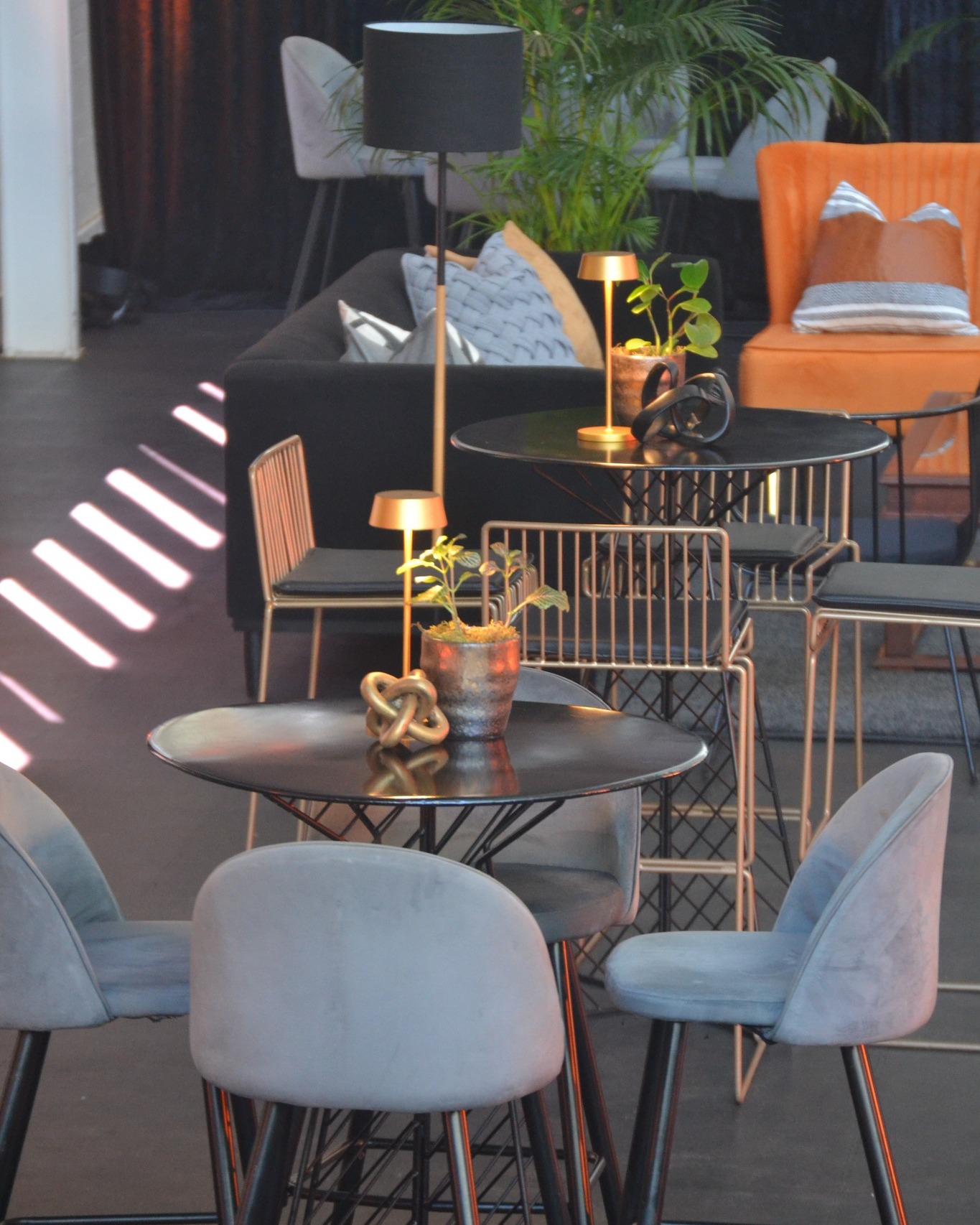 Dry Hire vs Fully Managed Mobile Bar Services: Which Option Is Best for Your Event? 9 Whiskey Lounge | Cape Town
A modern whiskey lounge with the atmosphere of an old-world private club.
Planning an event that deserves its own atmosphere? Send us a DM and let’s create it.