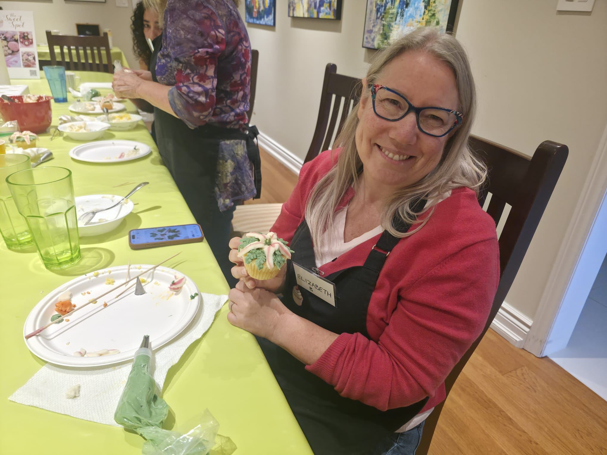 Our Advanced Cupcake Decorating Class was such a fun afternoon! 🌸🧁
There was some serious piping talent on display as everyone learned how to create beautiful lilies, daffodils, daisies and mini roses — all with buttercream! 🌼🌹
So much creativity, lots of laughs, and some gorgeous cupcakes to take home. 💕
✨ Want to learn too? Our next Beginner Cupcake Decorating Class is September 27 in Richmond Hill. Come join us and start your buttercream flower journey! 🧁🌸
#CupcakeDecorating #ButtercreamFlowers #CupcakeClass #RichmondHill #TheSweetSpotCakes