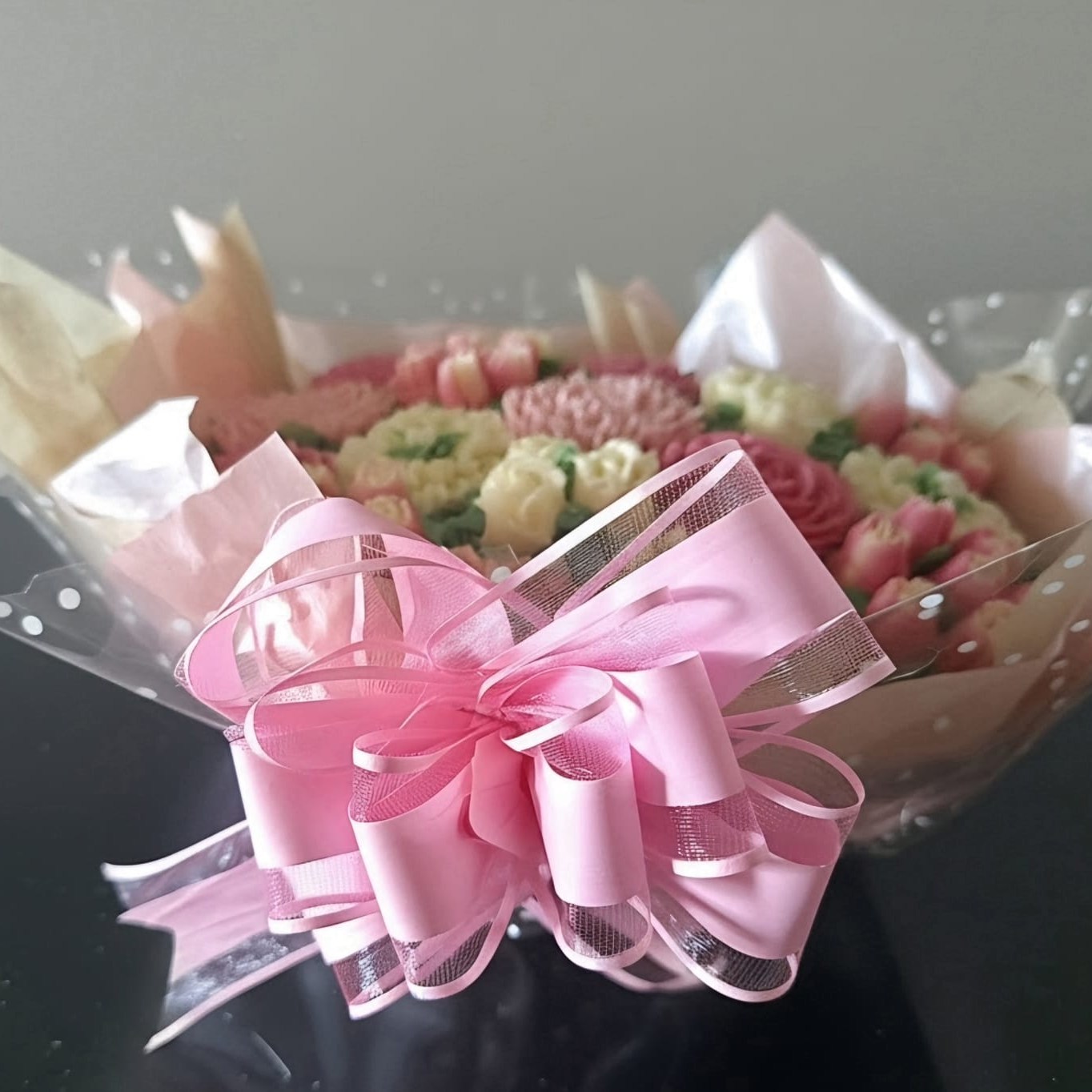 💗🌸 FLOWERS YOU CAN EAT? YES, PLEASE! 🌸💗
Hot pink. Crisp white. And guaranteed to make a statement. ✨
Our hot pink & white cupcake bouquet is hand-piped with beautiful buttercream flowers and arranged to look like a gorgeous floral bouquet — only this one tastes as good as it looks! 🧁💐
Perfect for birthdays, celebrations, thank-you gifts or simply surprising someone special.
🌸 Ready to make someone’s day? DM us to order your custom cupcake bouquet.
Proudly woman-owned & Canadian-owned. 🇨🇦
#TheSweetSpotCakes #CupcakeBouquet #ButtercreamFlowers #FloralCupcakes #EdibleBouquet #TorontoCupcakes #NorthYork #ShopLocalToronto #WomanOwnedBusiness #CanadianOwned