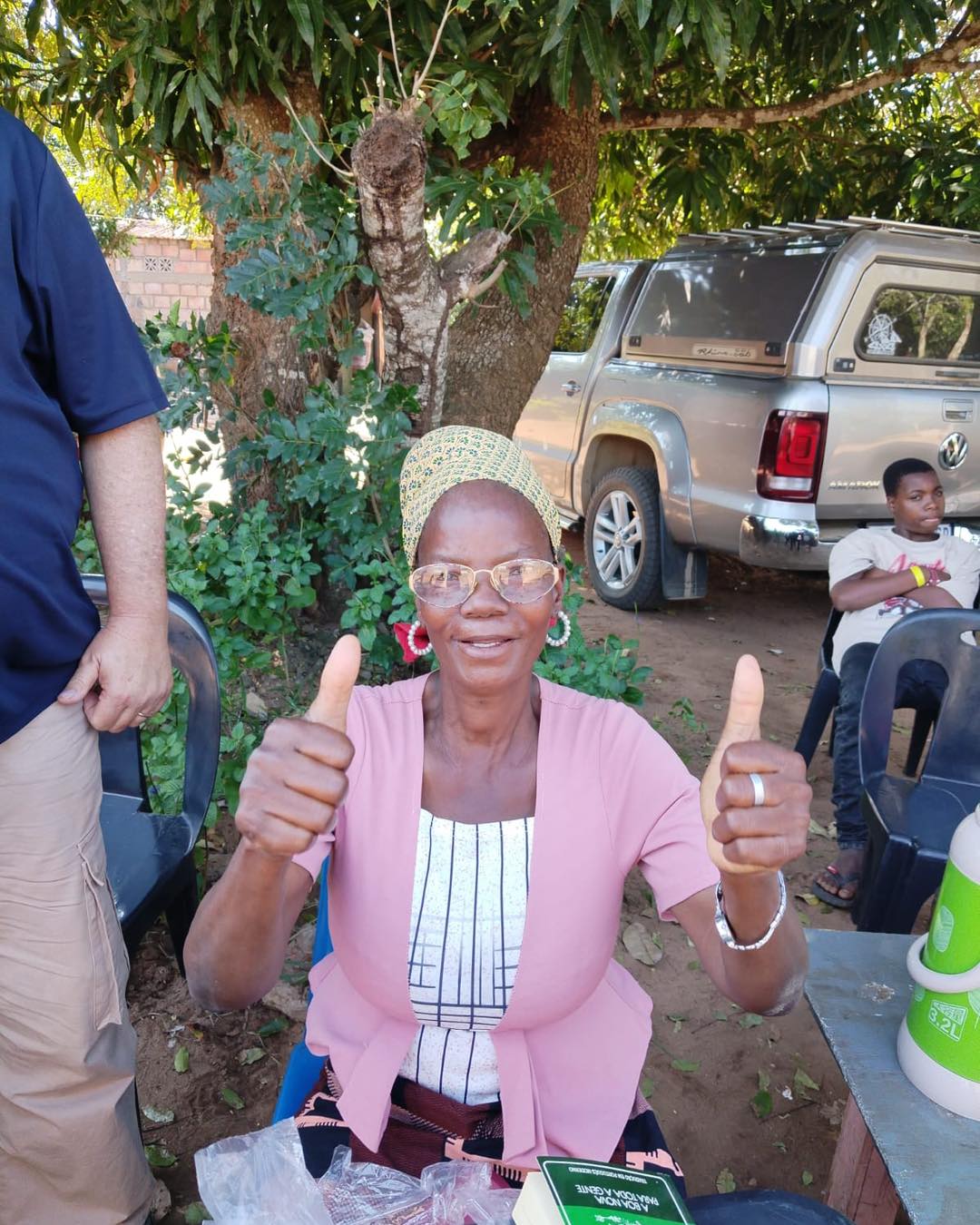 When you donate your used glasses to us, we refurbish them and send them to Love Wins Africa. Some of these glasses were handed out yesterday in Chizavane, Mozambique. I’m grateful to everyone who donated their used glasses, it really helps!