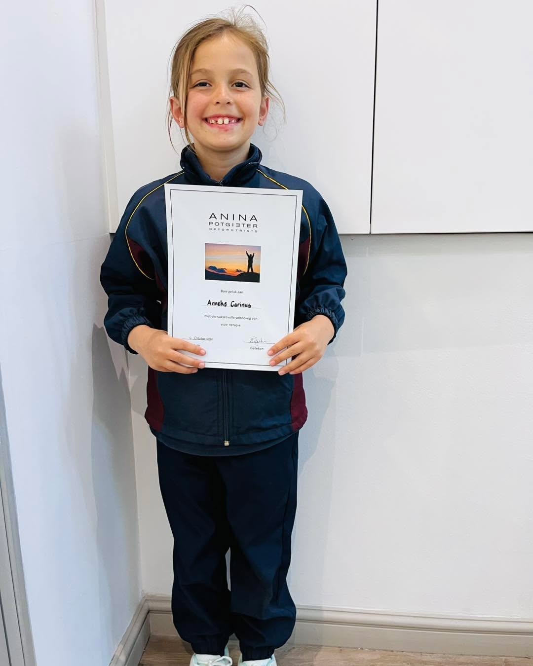 “Gee dit’n go!” is Suzaan se raad oor visie terapie. “ Kry ander kids om deel te neem of te help en gebruik ‘n goedkoop bederfie om mee te beloon”.
Suzaan, jy en Anneke was ‘n wenspan gewees. Baie geluk!