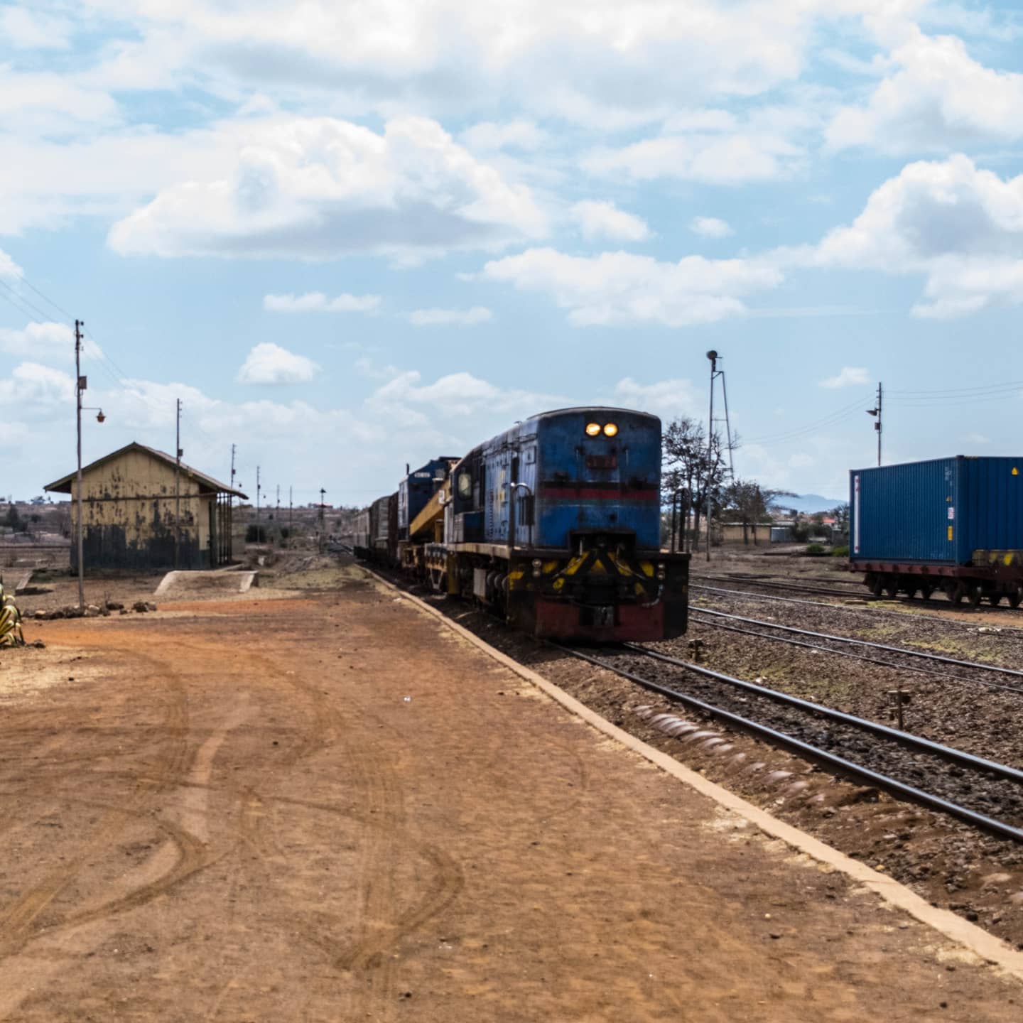 Konza station and interchange for Kajiado - Magadi branch.
October 2015.